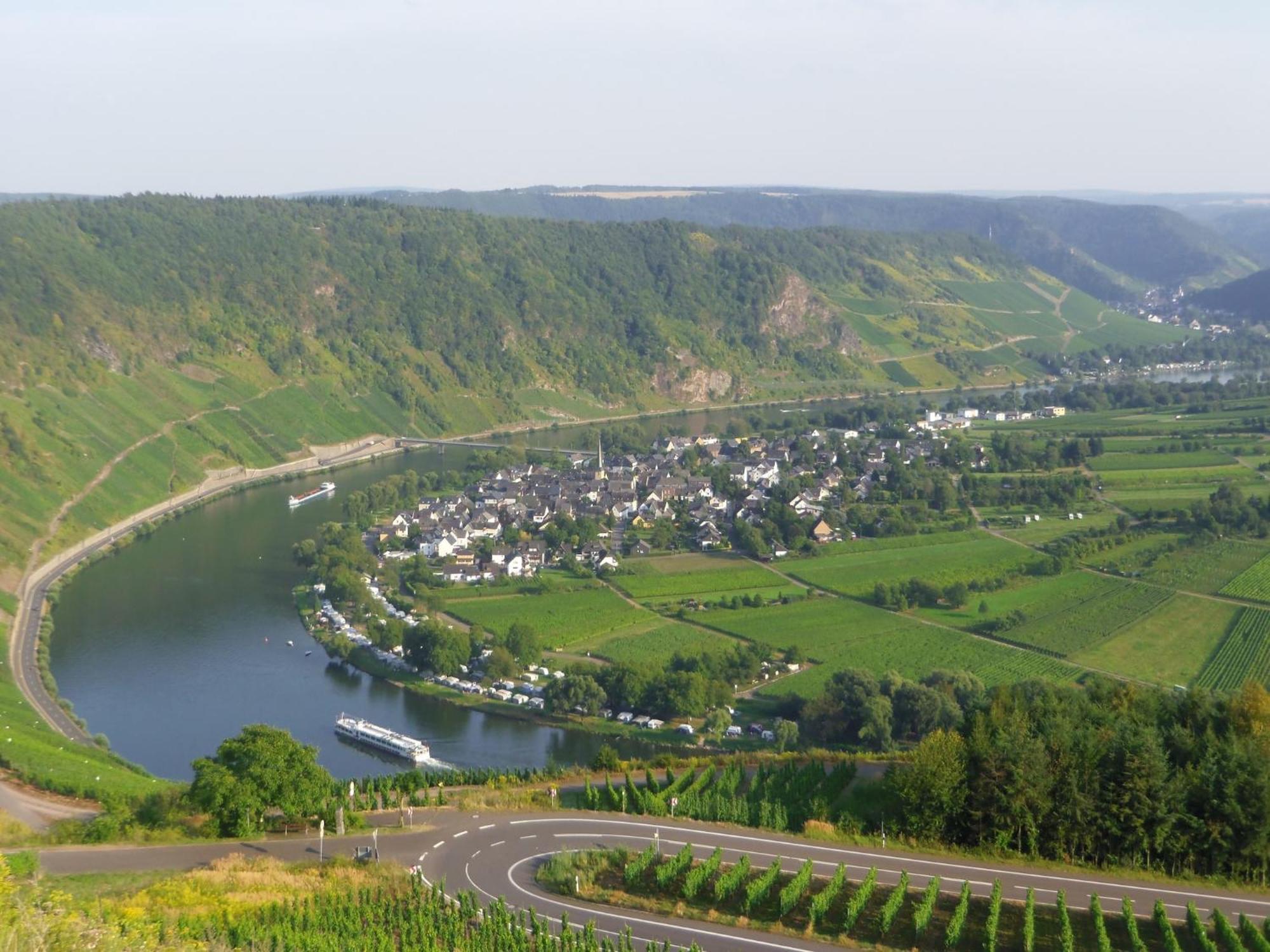 Comfortable Apartment In Ediger Eller Eifel 장크트 알데군트 외부 사진